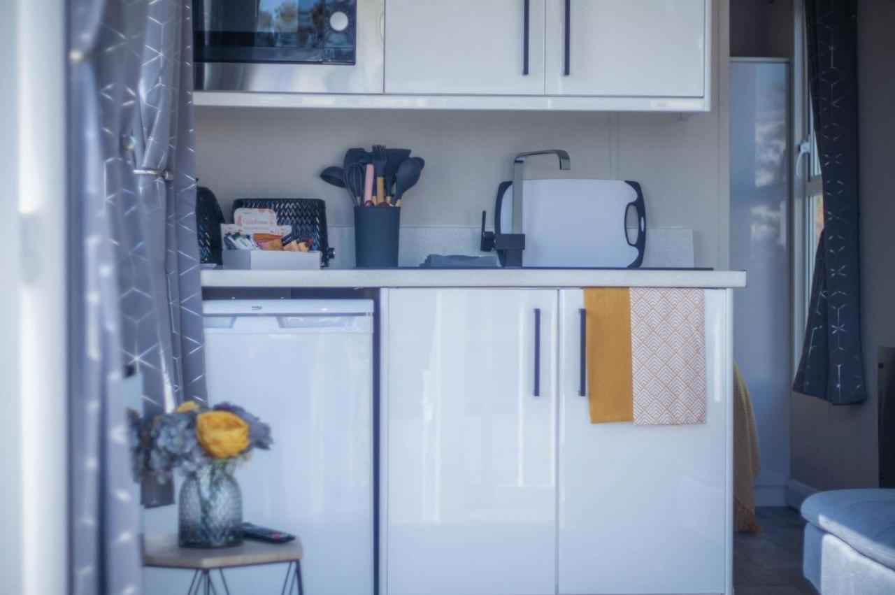 The Studio - 1 Bedroom Cabin - Amroth Luaran gambar